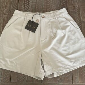 NWT LE LIS Trouser Shorts Khaki Beige Tan Sz Small